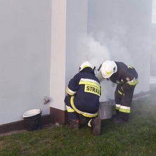 Strażacy działali przy pożarze. Paliła się sadza