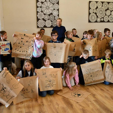 Spotkanie autorskie z Ewą Solarz. Dzieci chętnie zadawały pytania