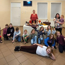 „Teatrzyk w koszyczku” zachwycił dzieci. Chętnie śledziły losy bohaterów